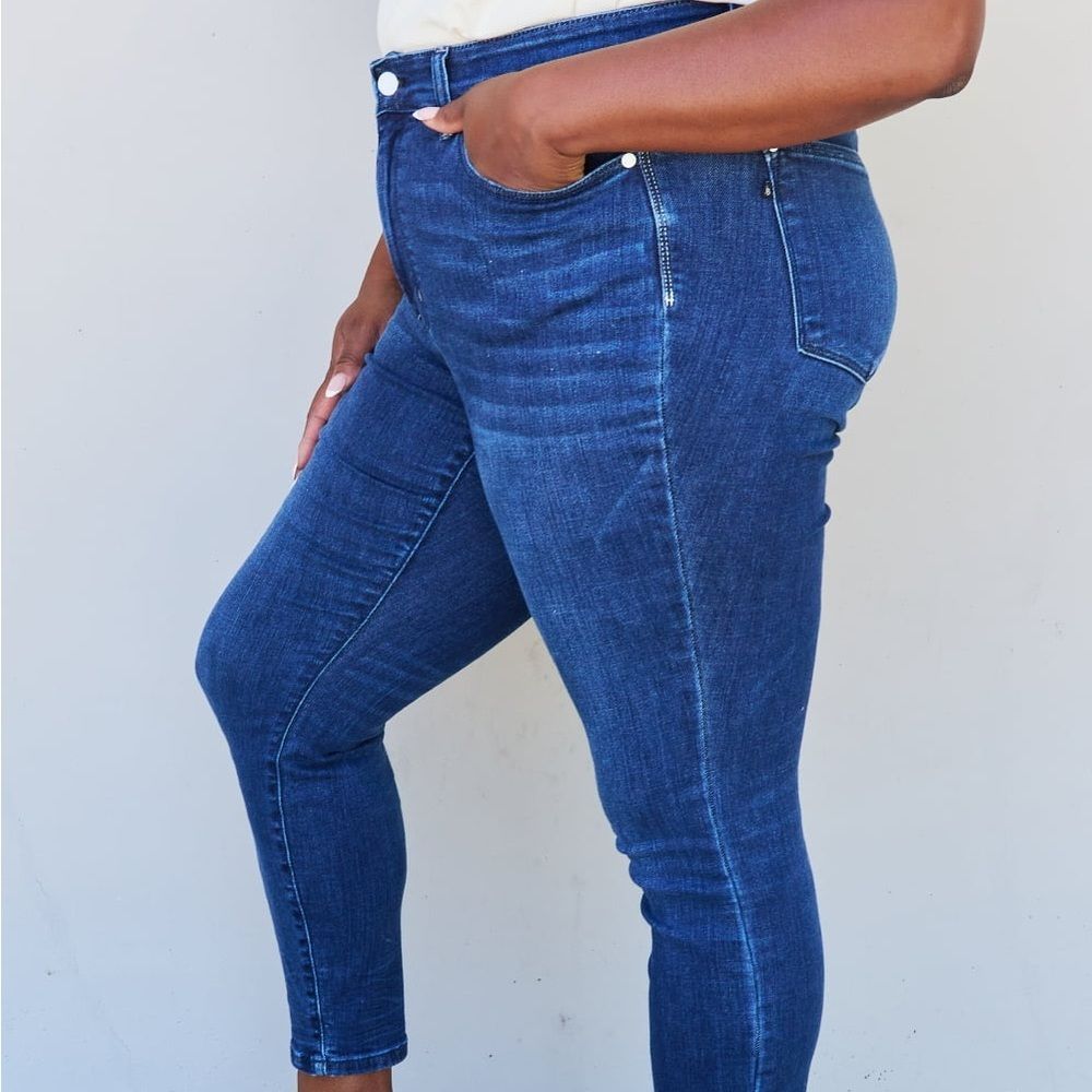 Judy Blue mid rise medium wash ankle skinny jeans 82505